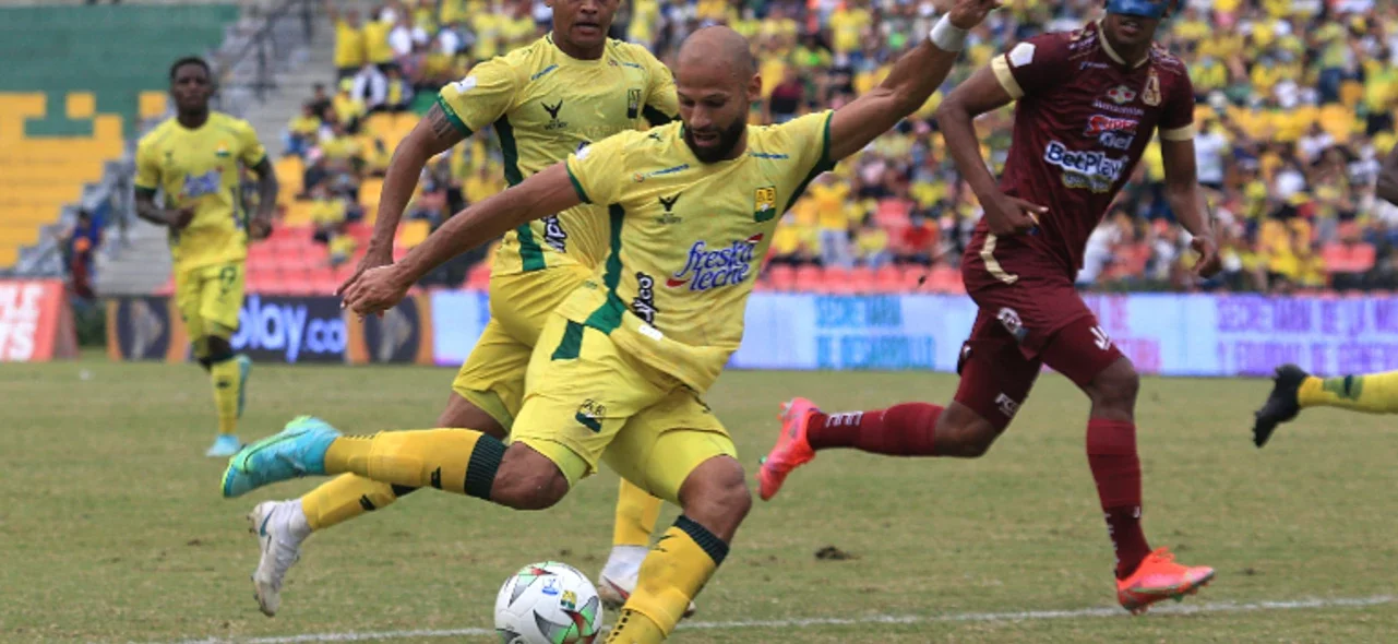 Bucaramanga y Tolima empataron 1-1. Foto: VizzorImage / Jaime Moreno