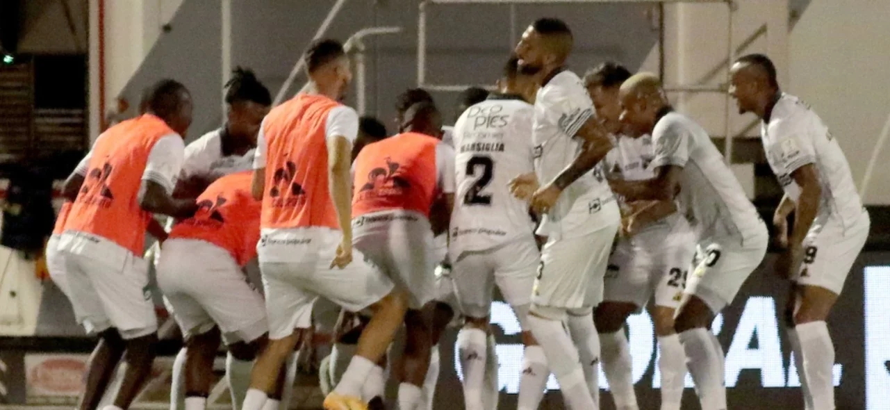 Deportivo Cali derrotó 0-5 a Huila. / Foto: VizzorImage - Sergio Reyes