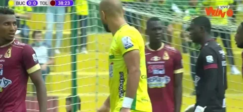 Brayan Fernández: control y remate