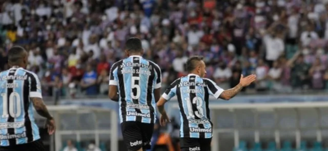 Gremio apartó a 7 jugadores / AFP