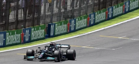 Hamilton fue sancionado por una irregularidad en su monoplaza. / Foto: AFP