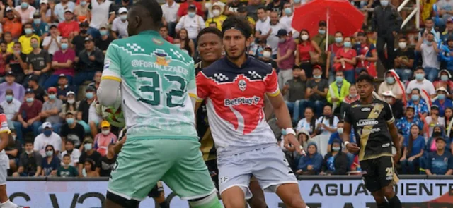 Fortaleza suma 10 puntos de 12/Vizzorimage