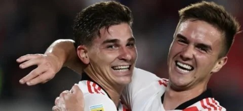 Julián Álvarez es el goleador del fútbol argentino/ AFP