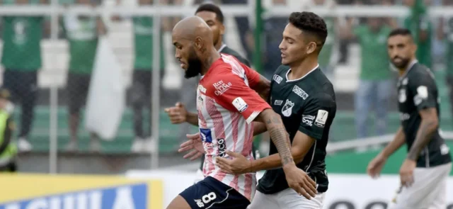 Cali visita a Junior en la segunda fecha de los cuadrangulares | Foto: VizzorImage / Gabriel Aponte