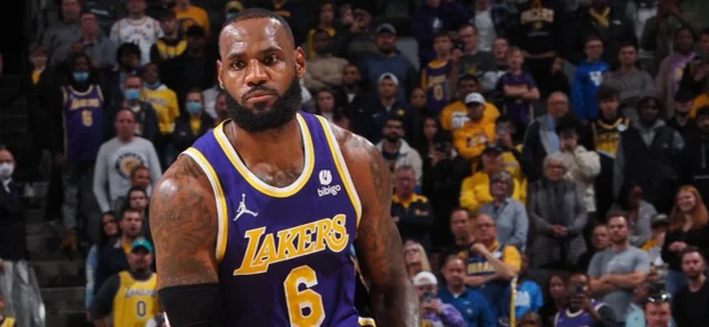 LeBron James exhibió su mejor versión de la temporada / AFP