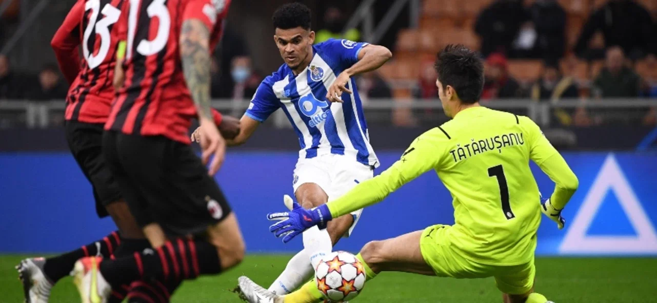 Momento de la definición de Luis Díaz ante Milán / Foto AFP