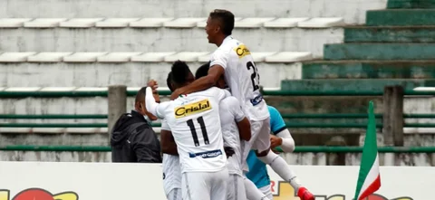 Once Caldas celebra en la Liga / Foto VizzorImage