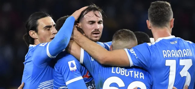 El líder Nápoli goleó / AFP