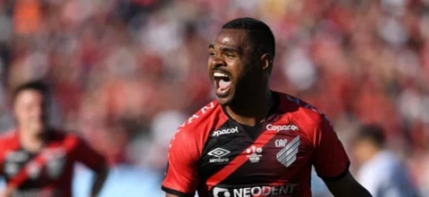 Nikao, figura de Paranaense/ AFP