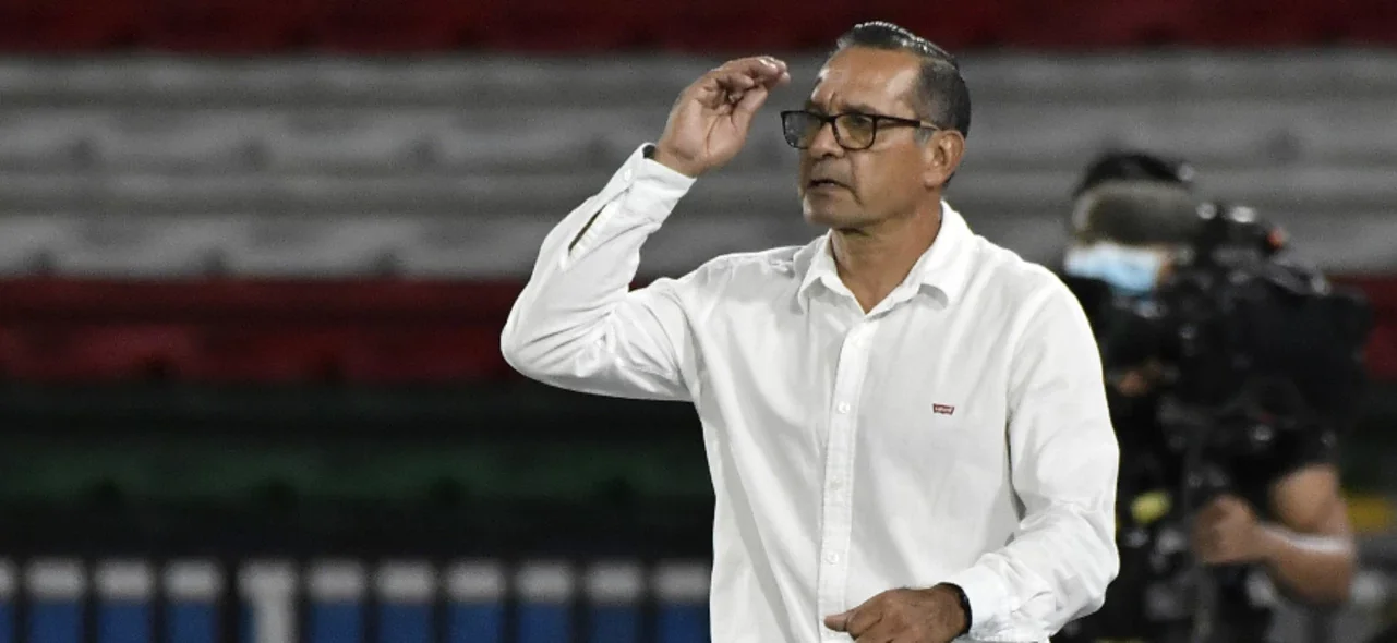 Pompilio Páez, Asistente Técnico de América de Cali. Foto: VizzorImage / Gabriel Aponte