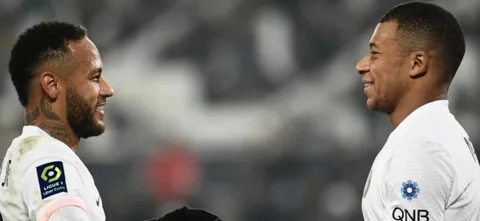 Neymar y Mbappé lideraron la victoria de PSG / AFP