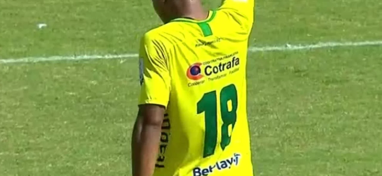 Jeferson Rivas se aproximó al arco de Real Cartagena.