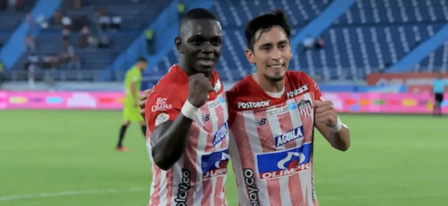 Junior es segundo del cuadrangular/ Vizzorimage