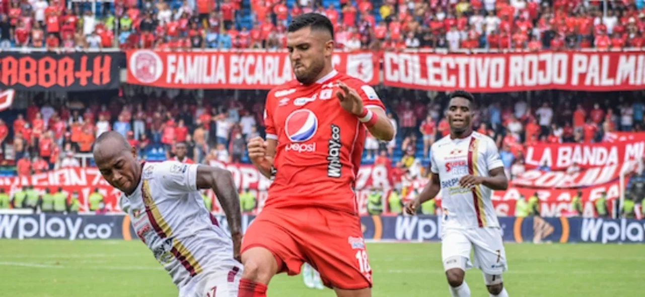 Rodrigo Ureña, volante de América/VizzorImage - Gabriel Aponte