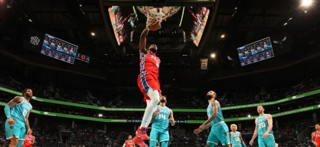 Joel Embiid tuvo otra noche mágica en la NBA / AFP