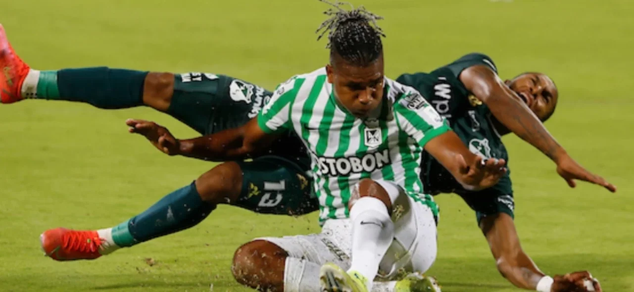 Banguero le cometió un penal a Angulo/ Vizzorimage