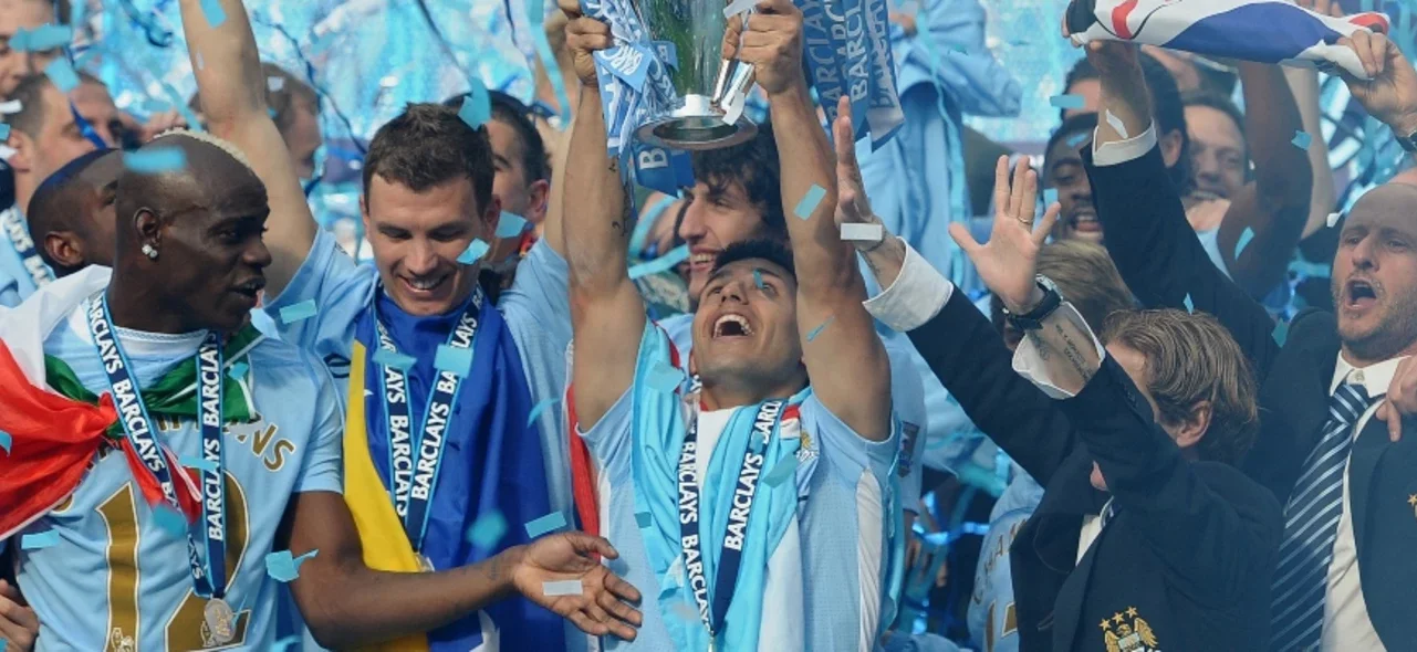 Agüero levanta la Premier League en el 2012/ AFP