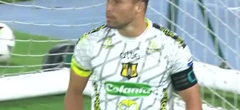 José Chunga salvó a Alianza Petrolera frente a América.