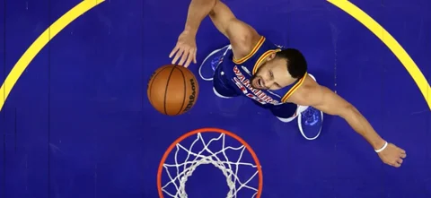 Curry registró 23 puntos, 5 rebotes, 5 asistencias y 6 triples. / Foto: AFP