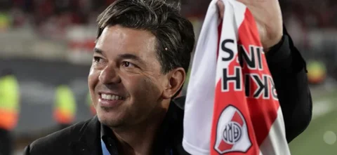 Marcelo Gallardo continuará como técnico de River Plate / AFP