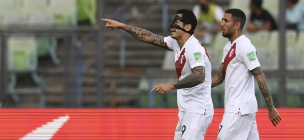 Lapadula, figura de Perú/ AFP