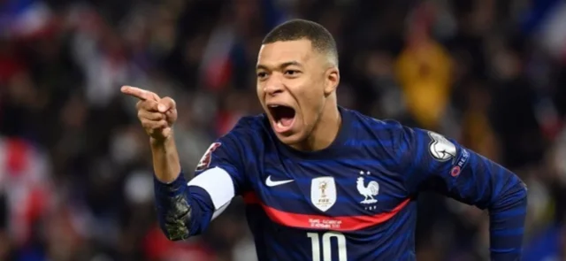 Mbappé, figura de Francia y PSG/ AFP