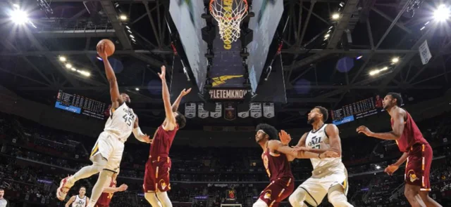 Jazz salió airoso de una dura batalla ante Cavaliers / AFP