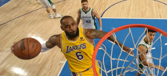 LeBron anotó 24 puntos en el triunfo de Lakers. / Foto: AFP