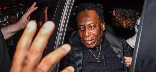 Pelé fue internado nuevamente / AFP