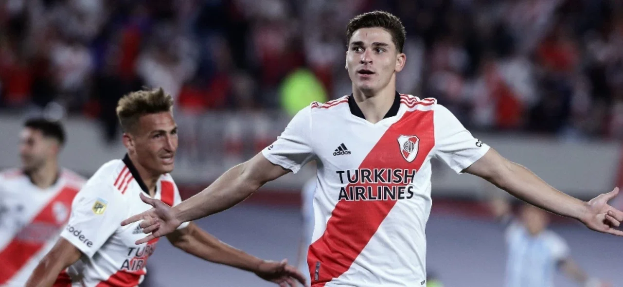 Julián Álvarez marcó para el equipo 'millonario' / AFP