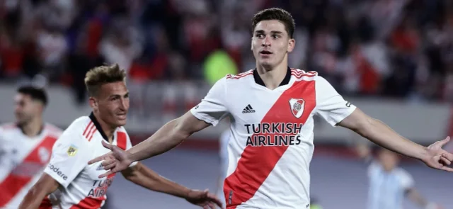 Julián Álvarez marcó para el equipo 'millonario' / AFP