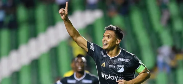 Teófilo Gutiérrez renovó su contrato con Cali | Foto: VizzorImage / Nelson Ríos