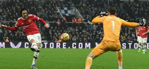 Cavani marcó el gol del empate / AFP