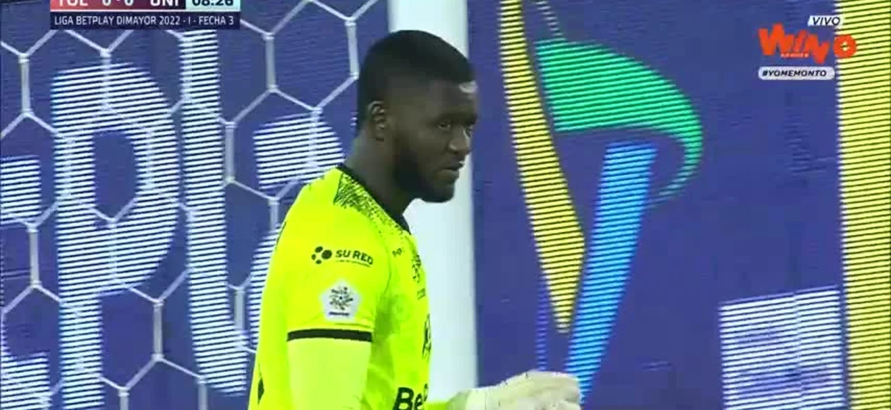 William Cuesta, protagonista de una gran atajada.