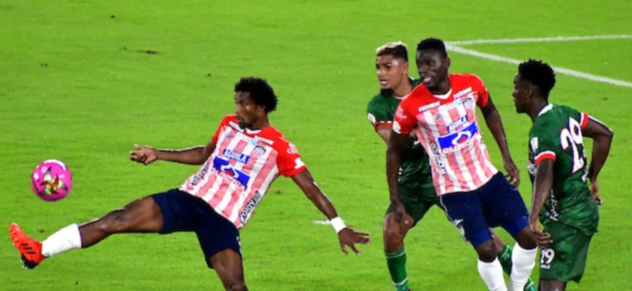 Junior y Patriotas se han enfrentado 21 veces/ Vizzorimage