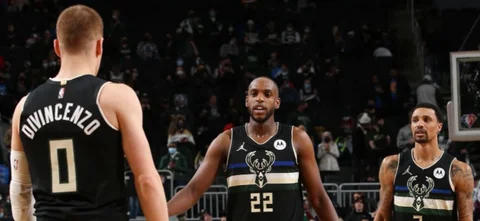 Middleton tomó las riendas con 34 puntos, 6 rebotes y 5 asistencias / AFP