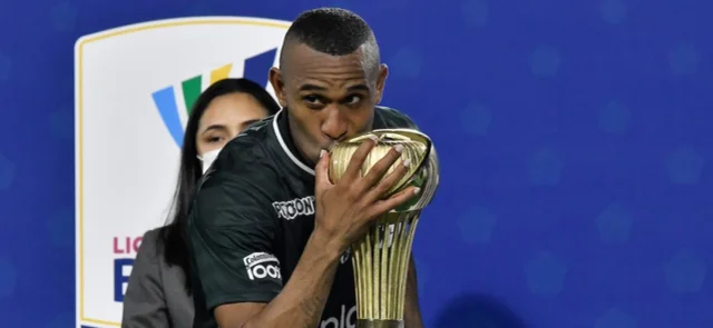 Ángelo Rodríguez renovó con Cali hasta diciembre de 2023. / Foto: VizzorImage - Gabriel Aponte