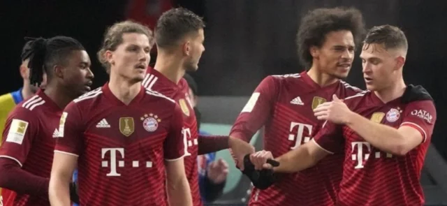 Bayern Múnich se mantuvo sólido como líder / AFP