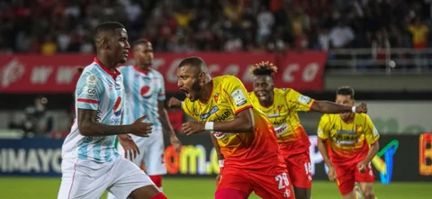 Carlos Ramírez celebra desde el punto penal / Foto VizzorImage