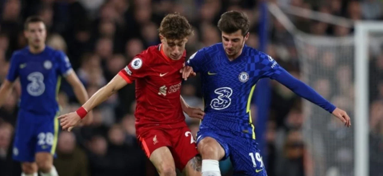 Chelsea y Liverpool son los escoltas de Manchester City/ AFP