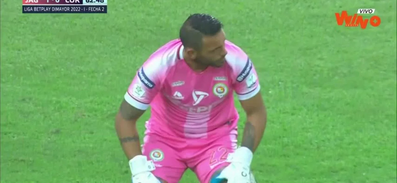 Ernesto Hernández tuvo una notable atajada frente a Jaguares.