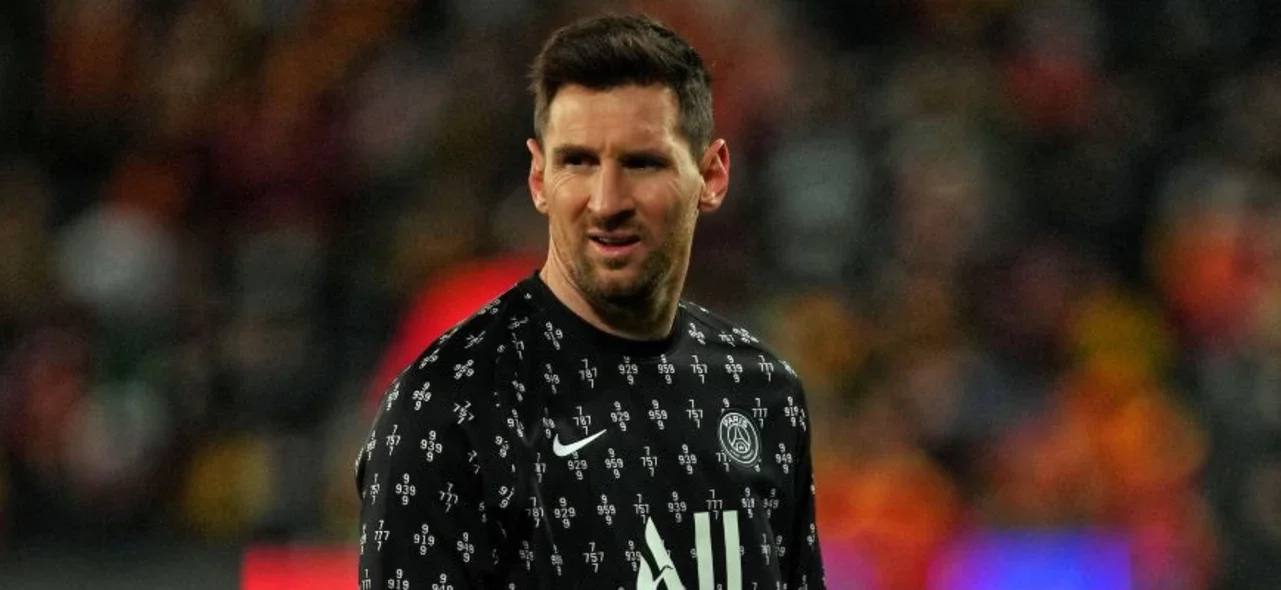 Messi dio negativo y regresó a París / AFP