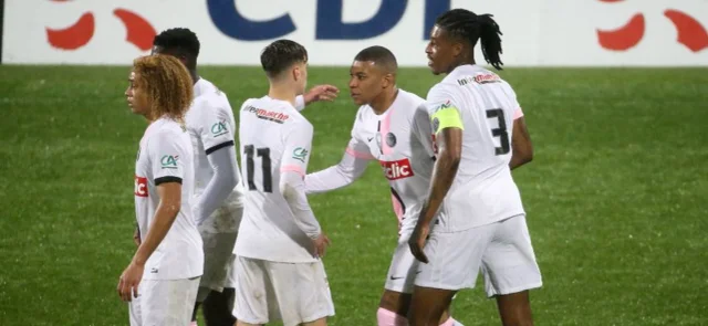 Mbappé se reportó con triplete / AFP