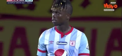América buscó el empate, pero el palo le negó el gol.