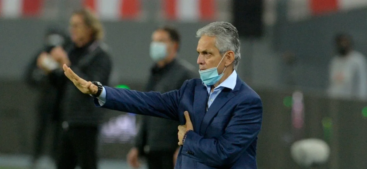 Reinaldo Rueda dirigiendo ante Perú / Foto AFP