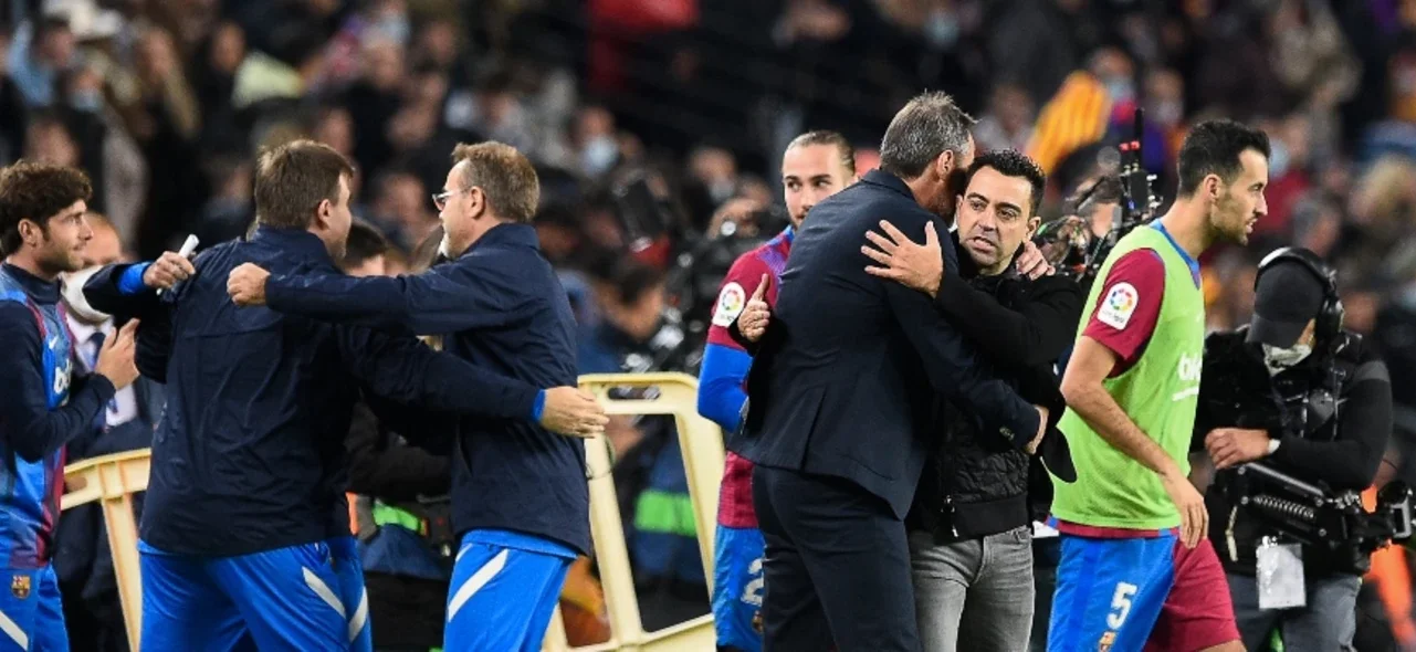 Xavi en su debut como entrenador de Barcelona / Foto AFP