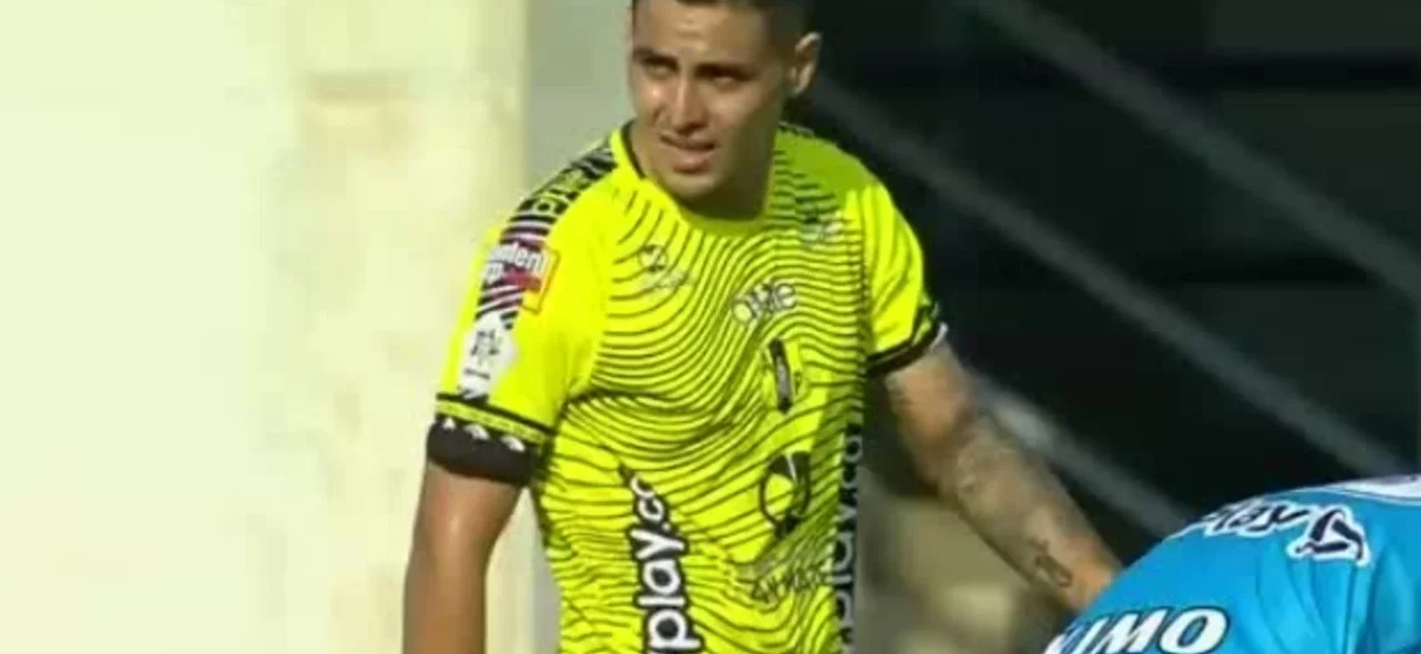 Sebastián Acosta marcó, pero el árbitro anuló la jugada por fuera de lugar.