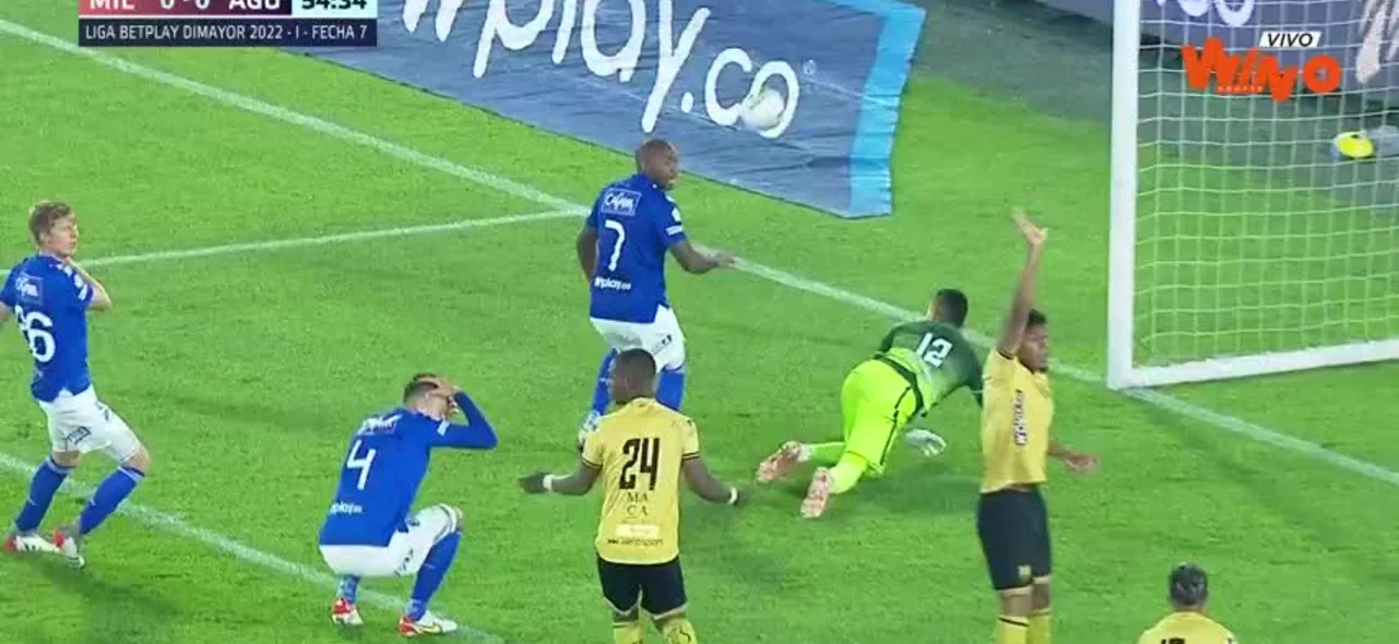 Diego Herazo falló frente al arco de Águilas Doradas.