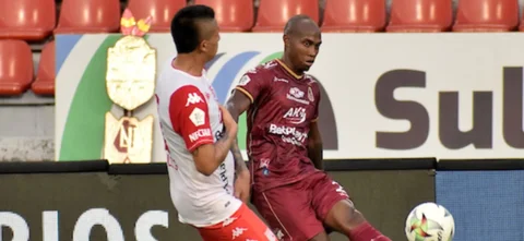 Santa Fe salió de los 8/ Vizzorimage