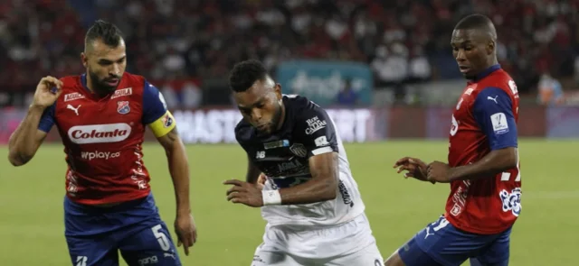 Junior y Medellín conservan puntaje perfecto como locales. / Foto: VizzorImage - Juan Augusto Cardon